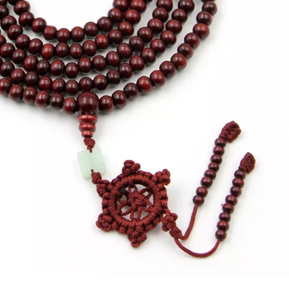 📿 Wood prayer bead Mala with jade accent and crochet luck knot - Picture 5 of 14
